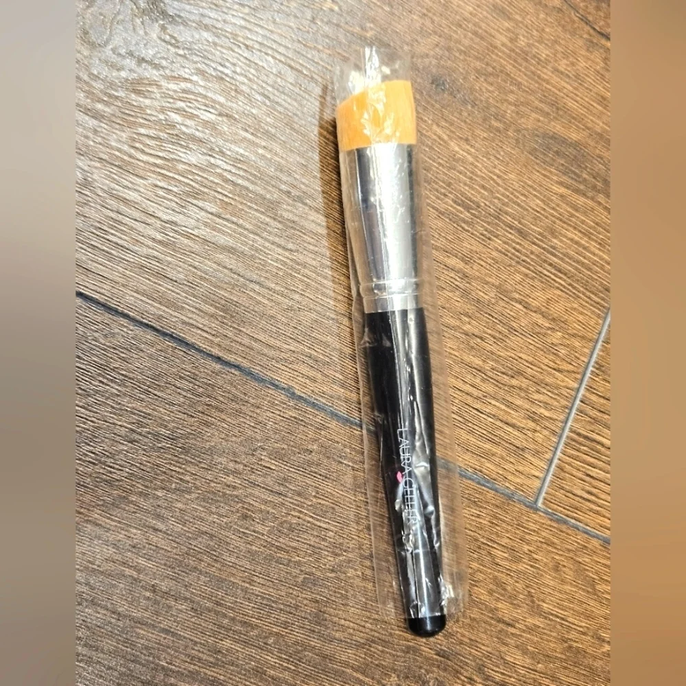 NEW Laura Geller Makeup Brush